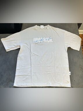 Hoodrich Logo Graphic Tee in Light Gray size XS